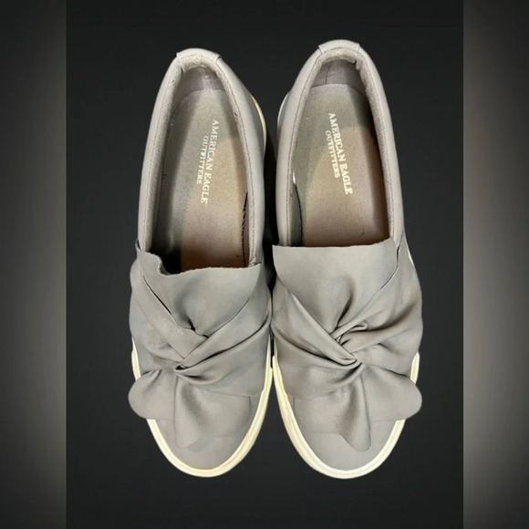 Chic American Eagle Light Smoke Sneakers Size 7 with Elegant Twisted Bow Detail - Picture 1 of 9